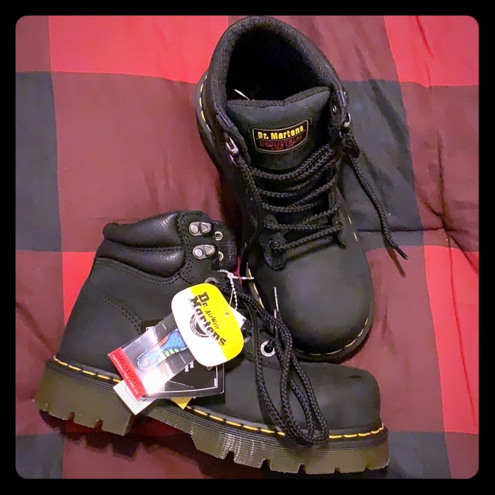 Dr Martens steel toe boots. Black. Slip resistant